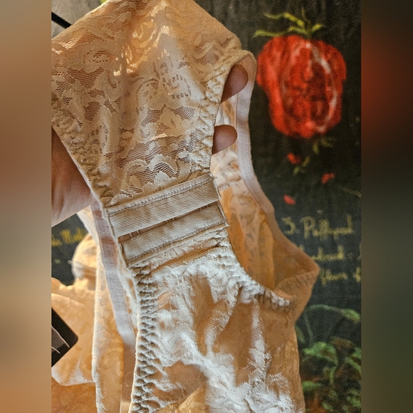 NEW Bali lace shapewear - 38D - Picture 8 of 9